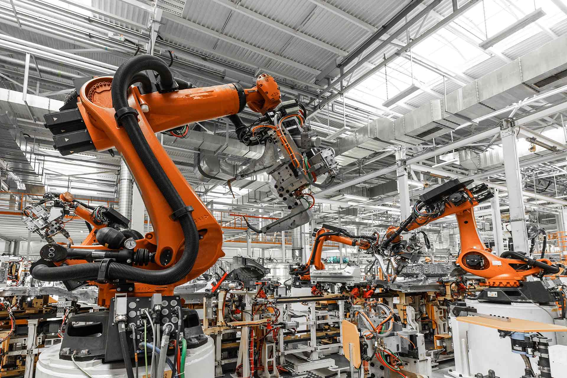Robotske ruke na proizvodnoj liniji u autoindustriji